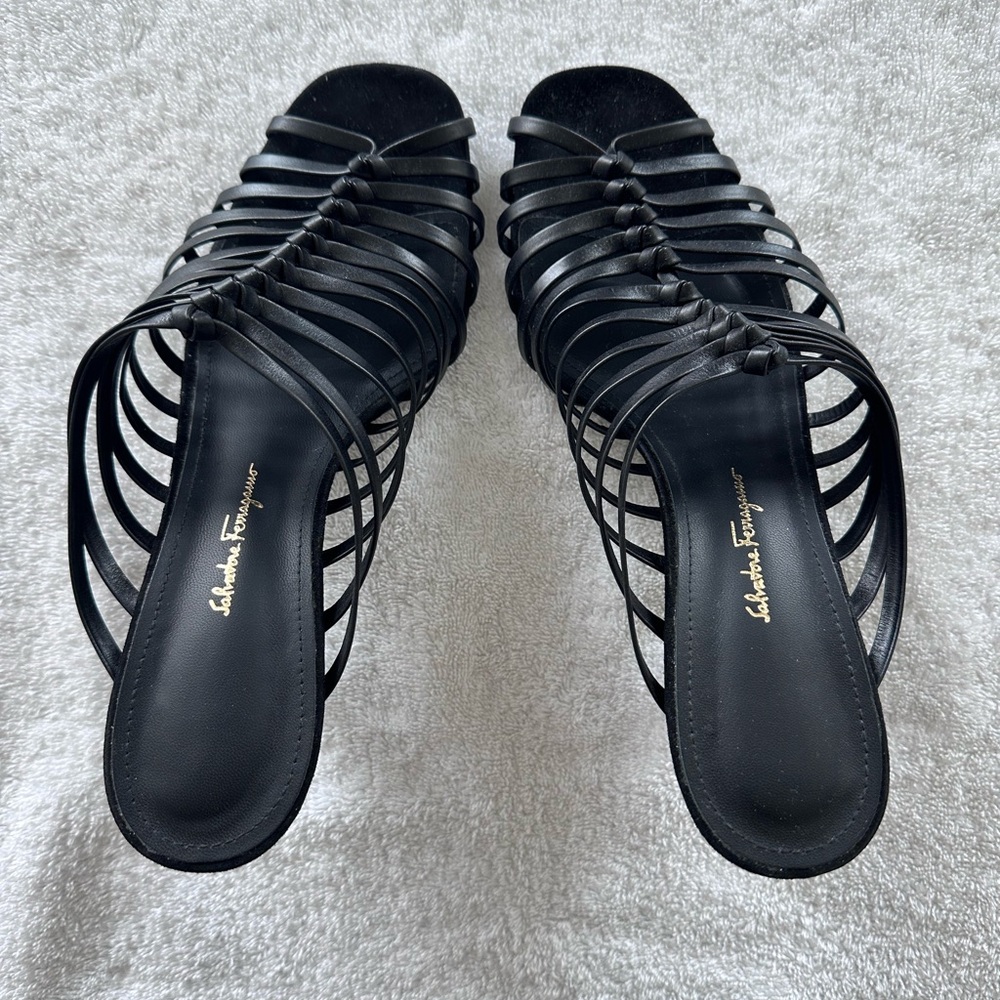 Ferragamo Black Leather Knotted Strappy Mules with Suede Heels Women’s 8-1/2 - Picture 5 of 6